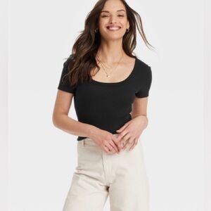 Universal Thread Women’s Shrunken Short Sleeve Scoop Neck T-shirt Size Medium